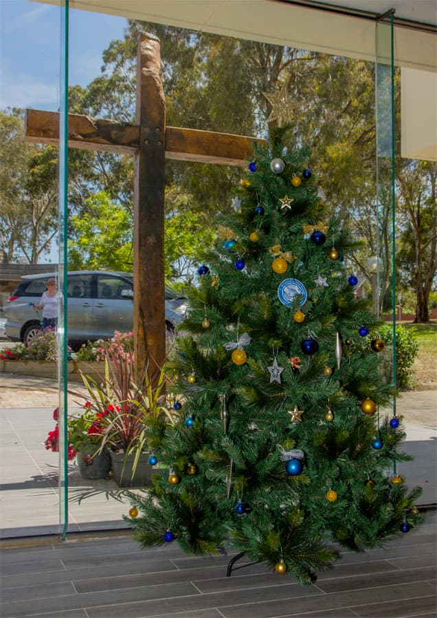 Christmas Family Mass 24 Dec