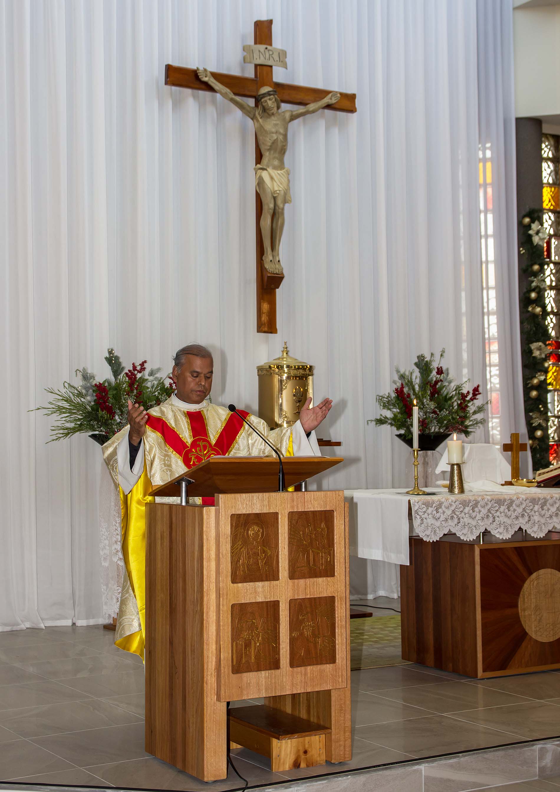 Christmas Family Mass 24 Dec - Photo 21