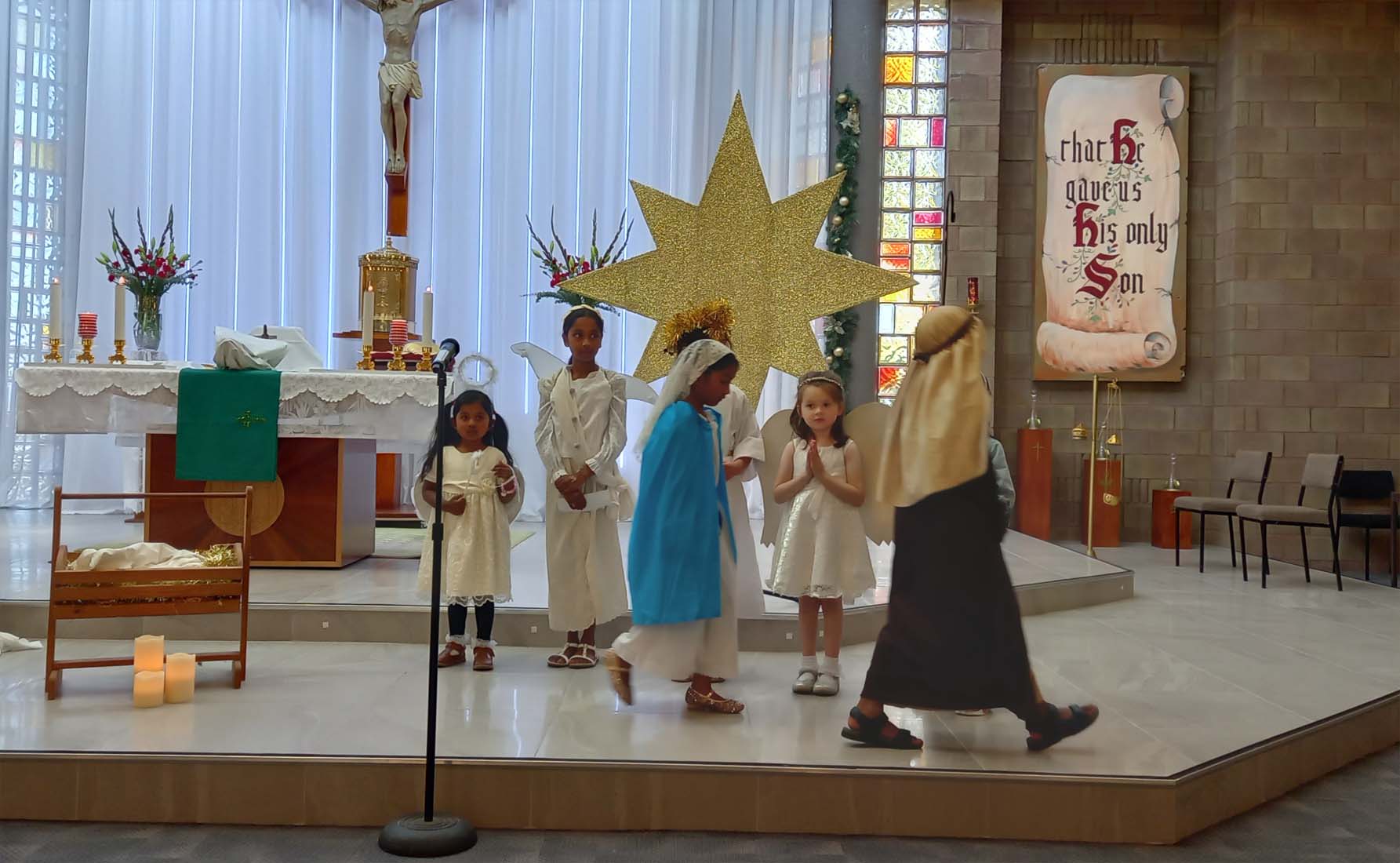 Christmas Family Mass 24 December - Photo 24