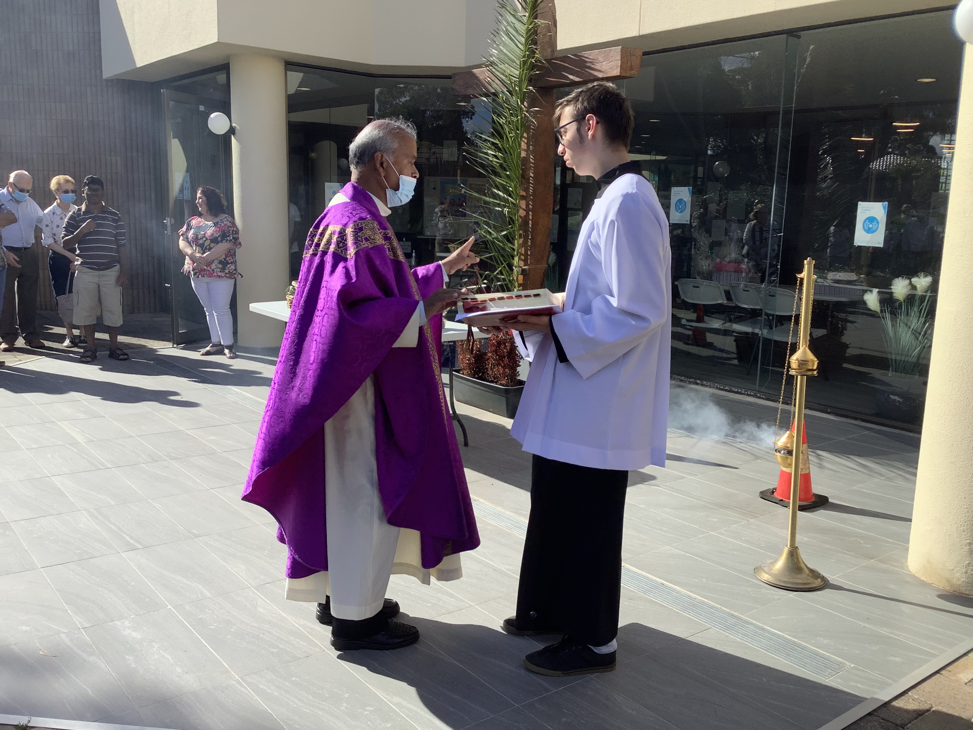 Palm Sunday 10 April - Photo 3