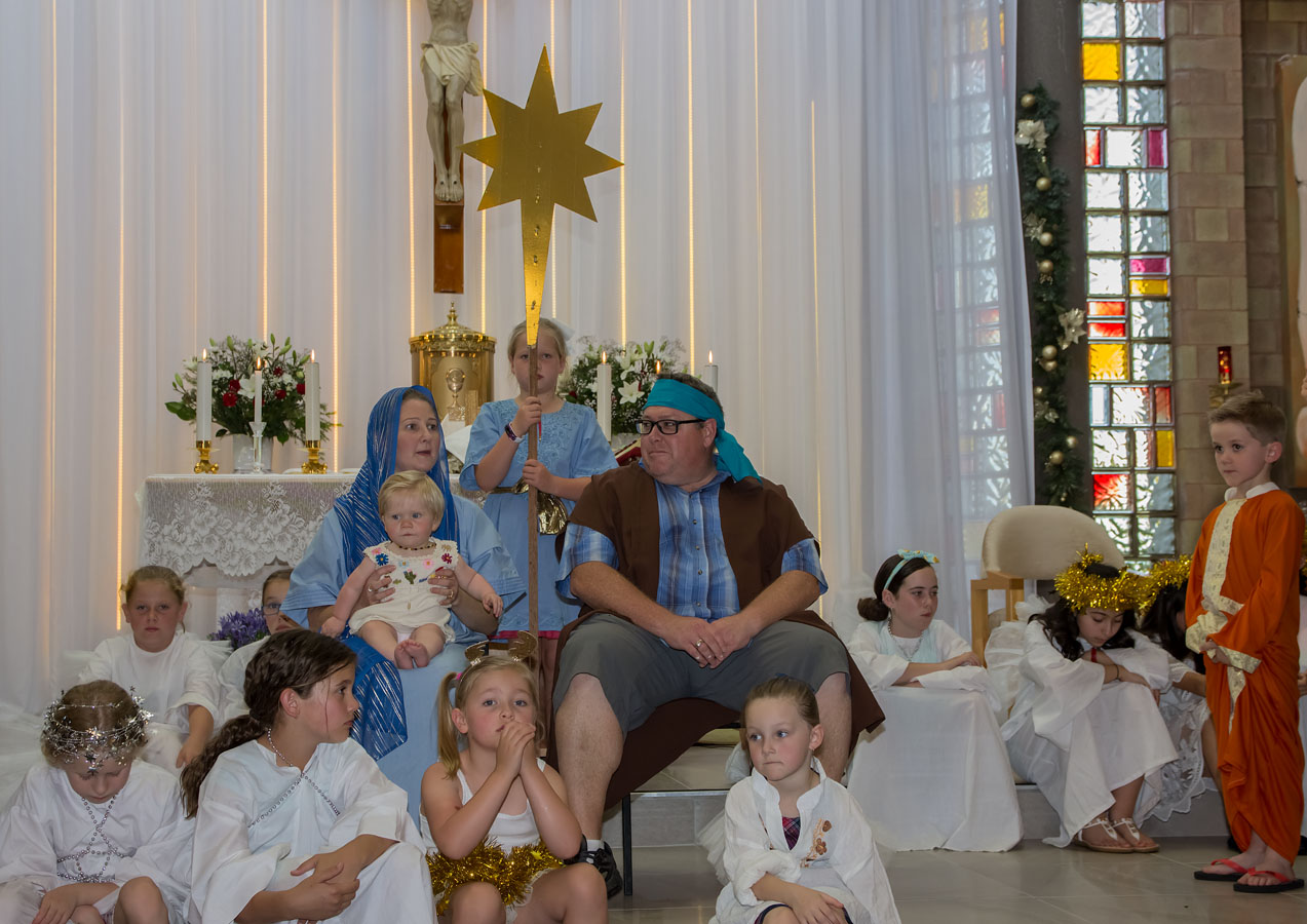 Christmas Family Mass 24 Dec - Photo 33