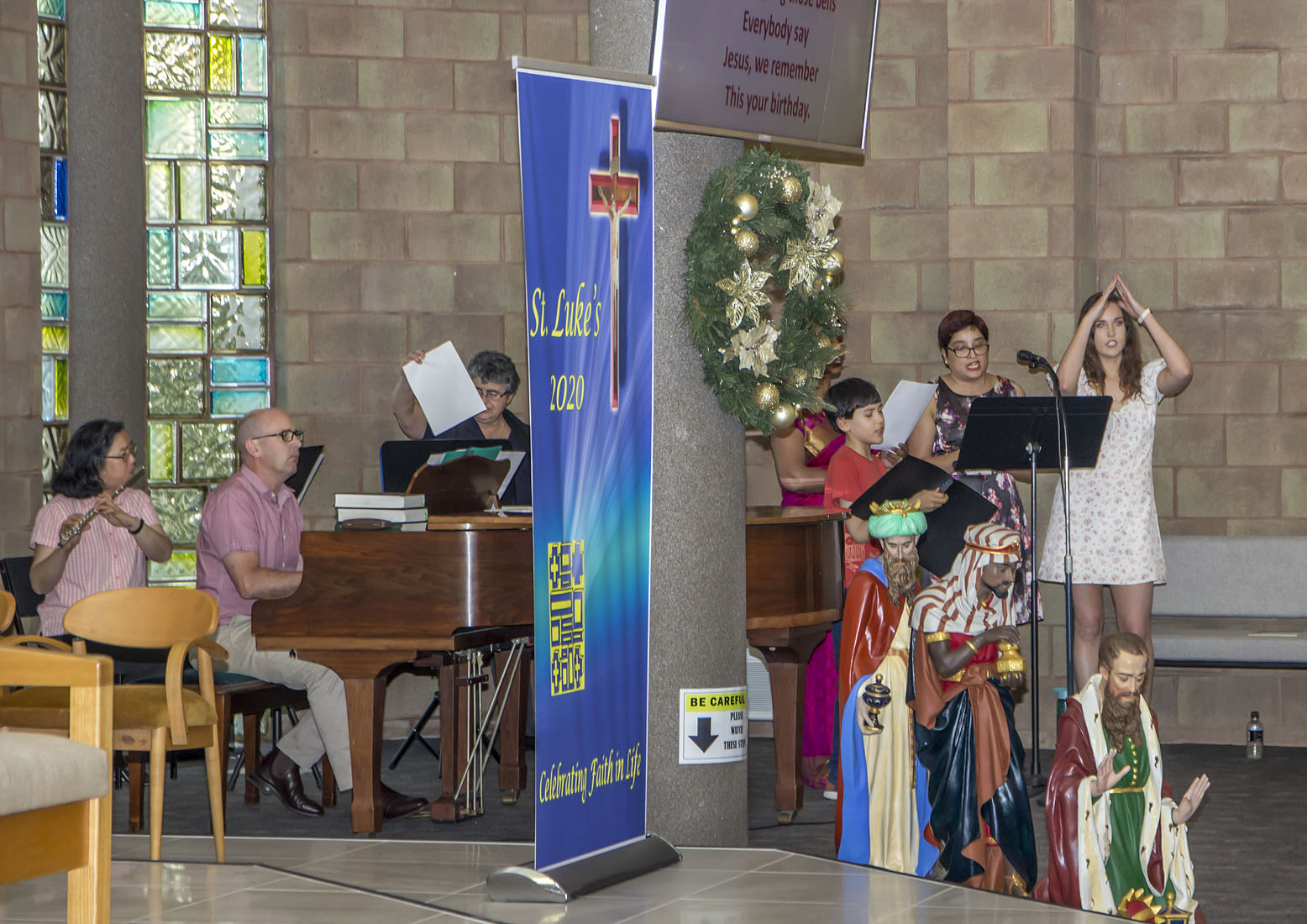 Christmas Family Mass 24 December - Photo 3