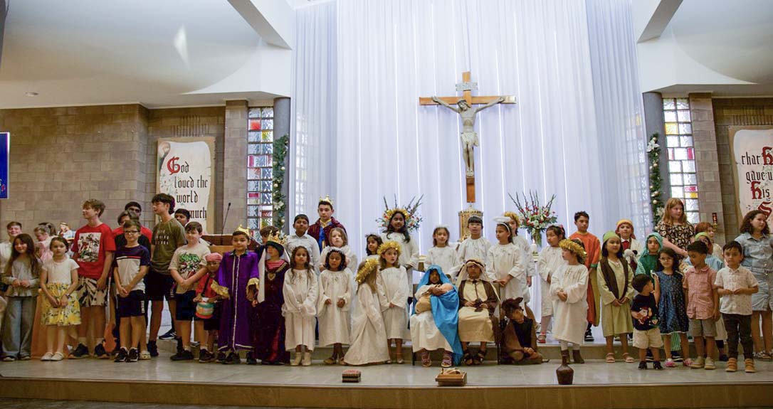 Christmas Family Mass 24 Dec - Photo 3