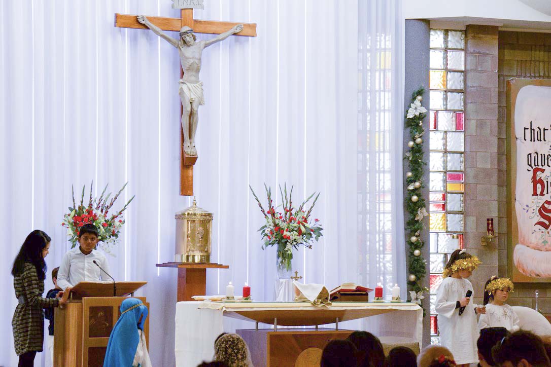 Christmas Family Mass 24 Dec - Photo 2