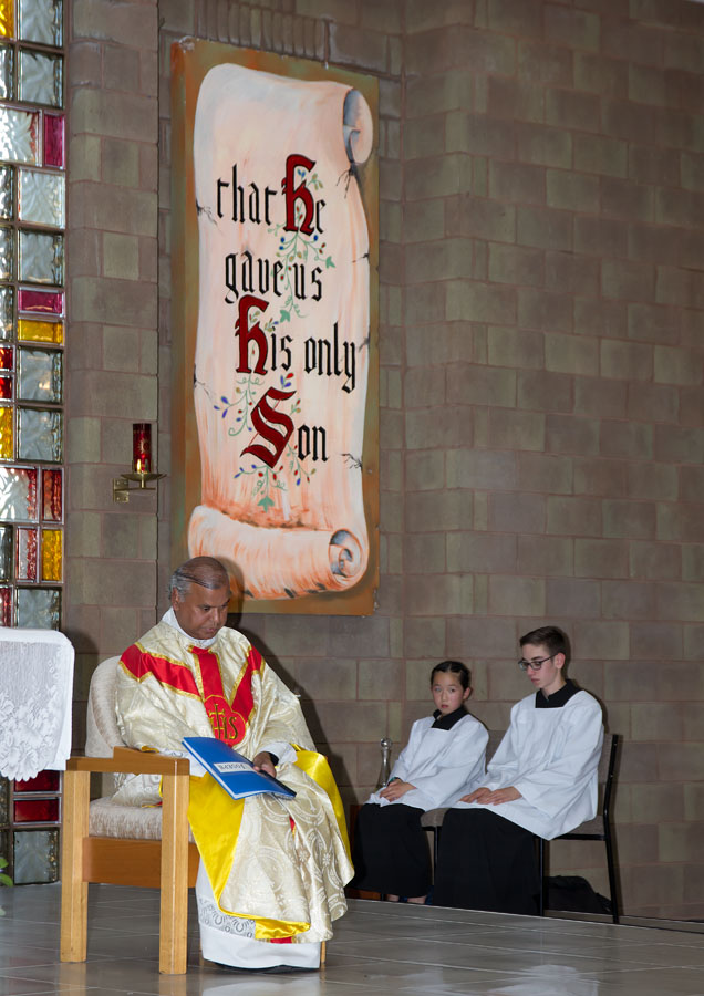 Christmas Family Mass 24 Dec - Photo 24