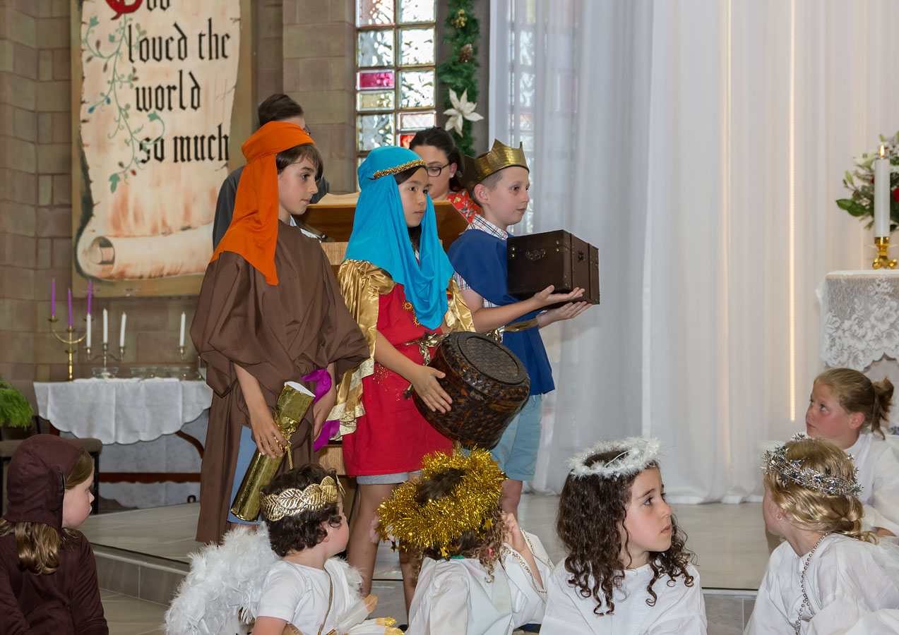 Christmas Family Mass 24 Dec - Photo 32