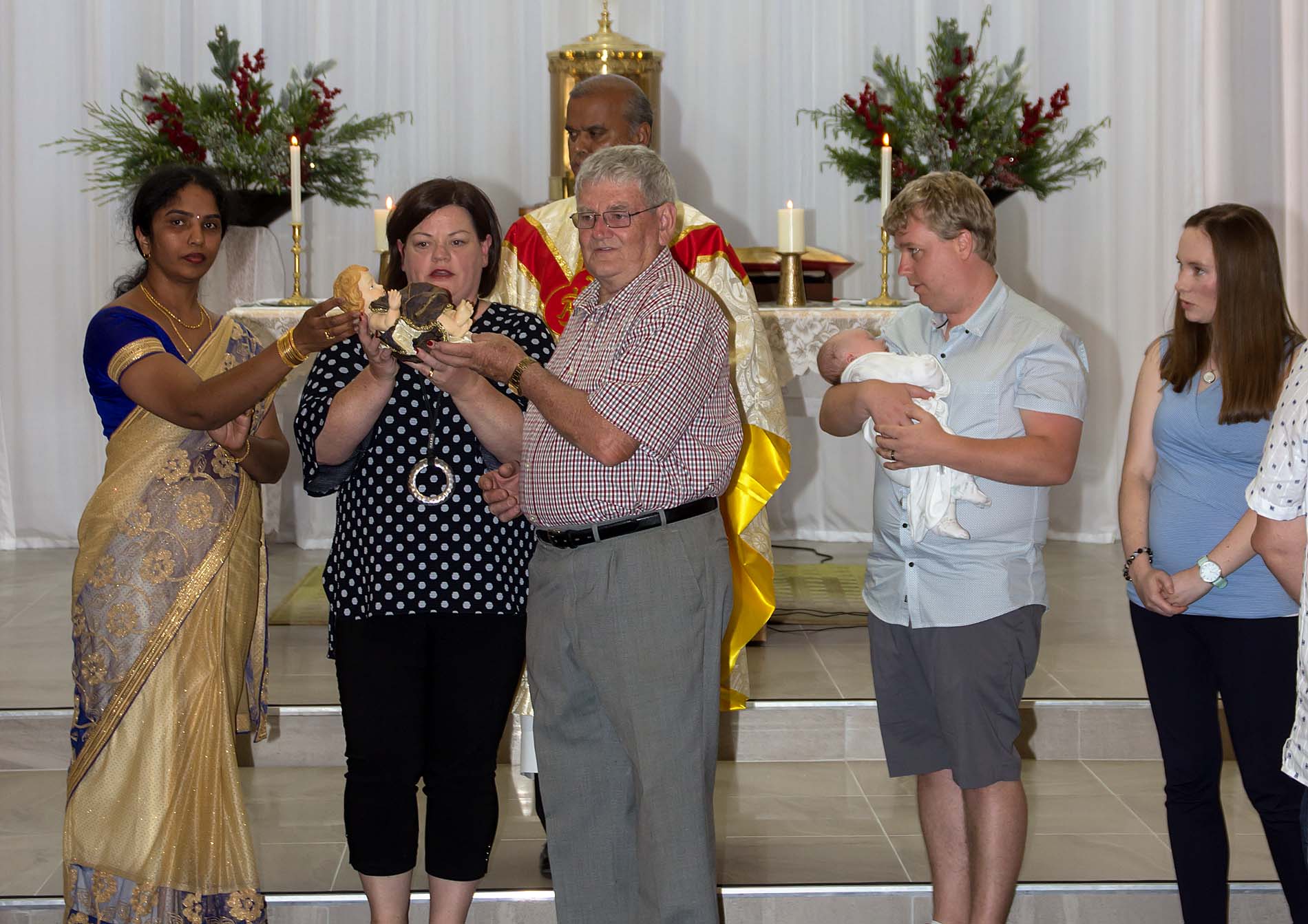 Christmas Family Mass 24 Dec - Photo 27