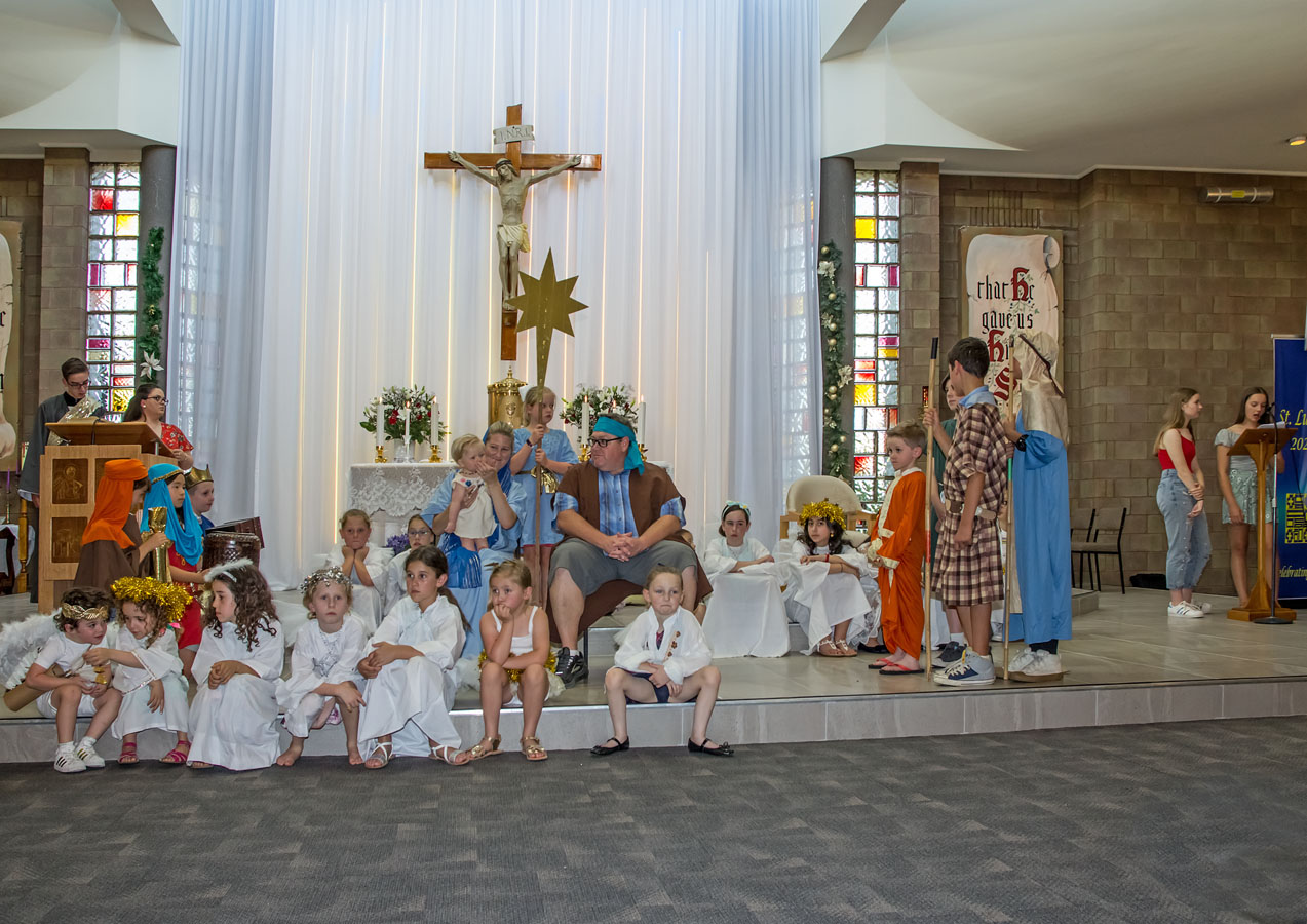 Christmas Family Mass 24 Dec - Photo 31