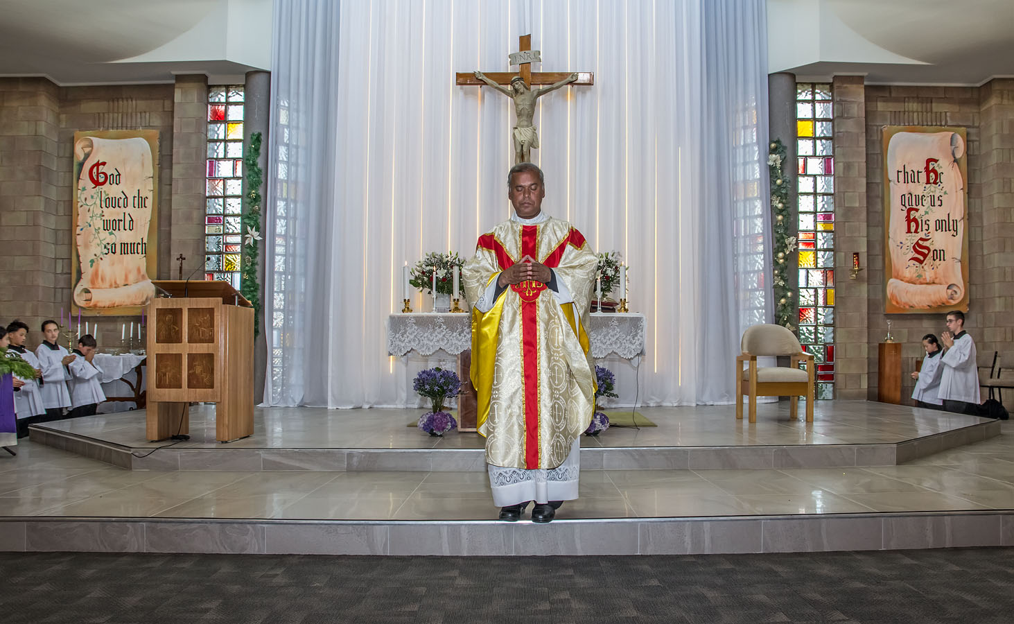 Christmas Family Mass 24 Dec - Photo 15